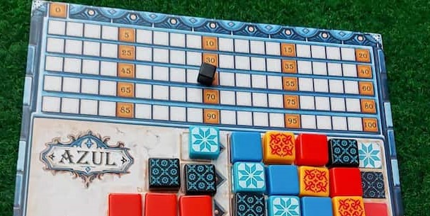 Azul scoring board with points marker
