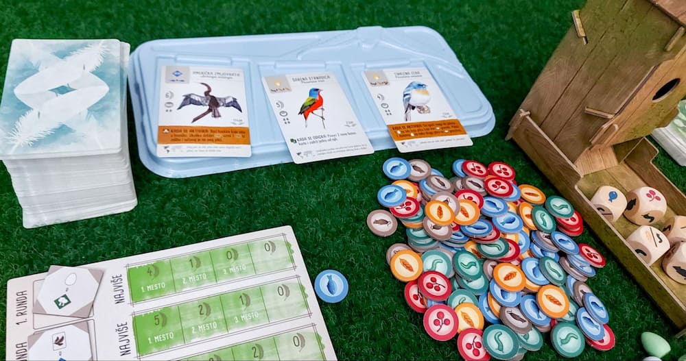 wingspan bird tray, food tokens, and objectives